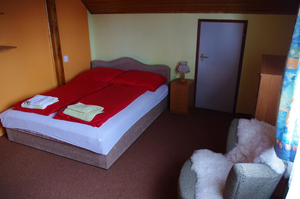 Horvath Kert Vendeghaz Hotel Зирц Стая снимка